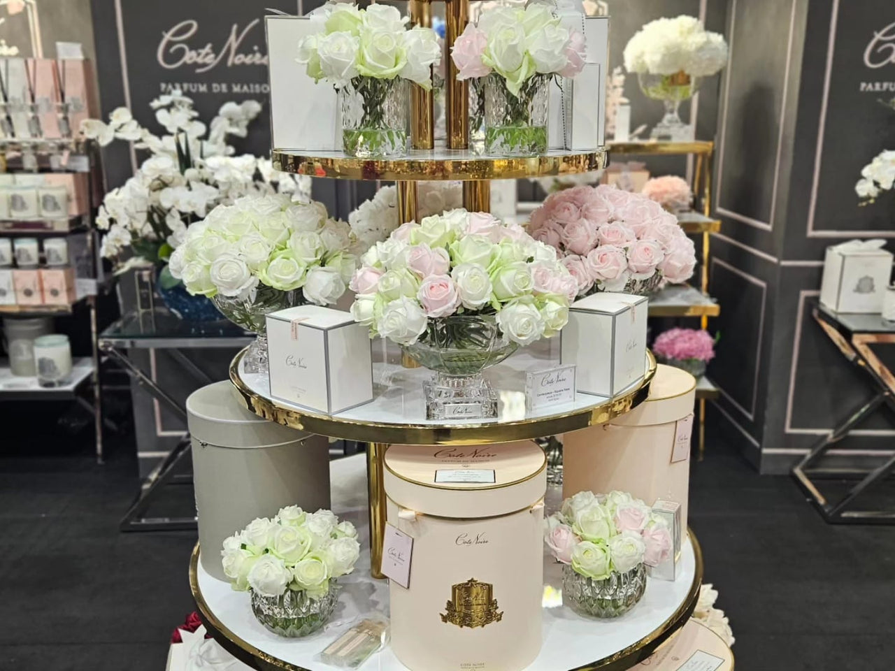 Luxury Round 13 Rose Bud Bouquet - White, Green & French Pink - RRB13 (Carton of 1)