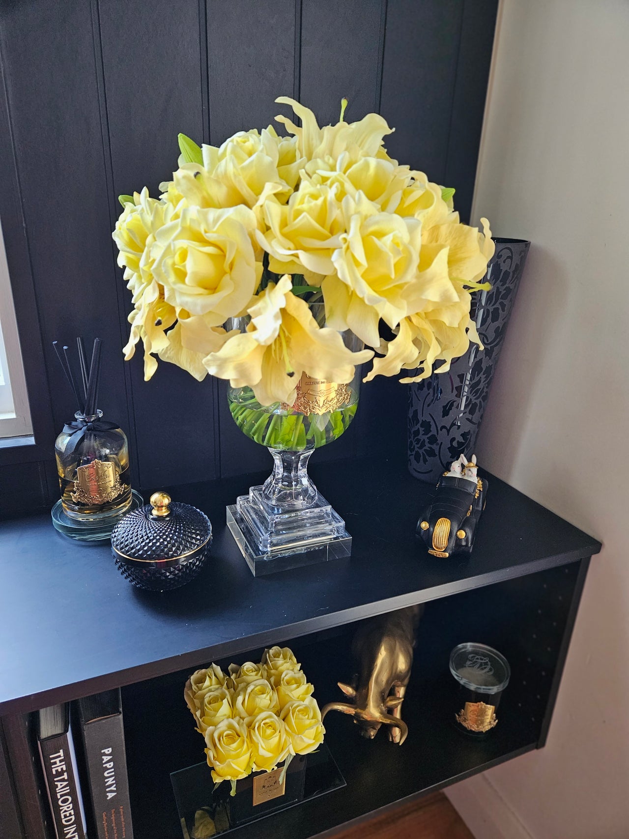 Versailles Roses & Lilies Bouquet - Gold Badge - Yellow - VLR08 (Carton of 1)